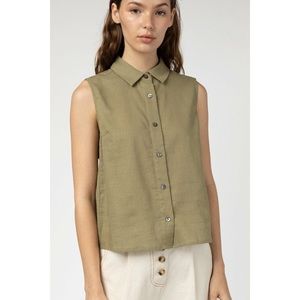 Sleeveless button down cropped top